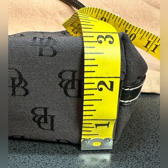 Dooney & Burke Small Gray & Black Signature Logo Handbag 8.5”x3”x5” - Picture 4 of 15